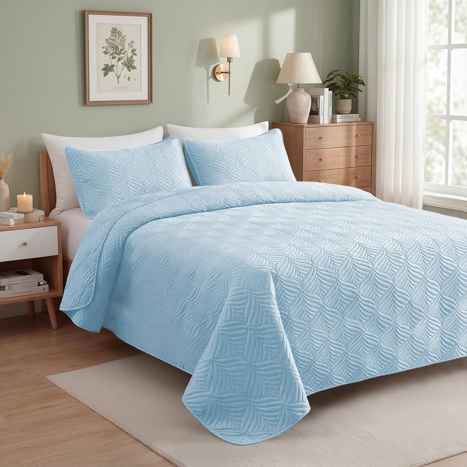 Reversible Light Blue Pattern Quilt Set