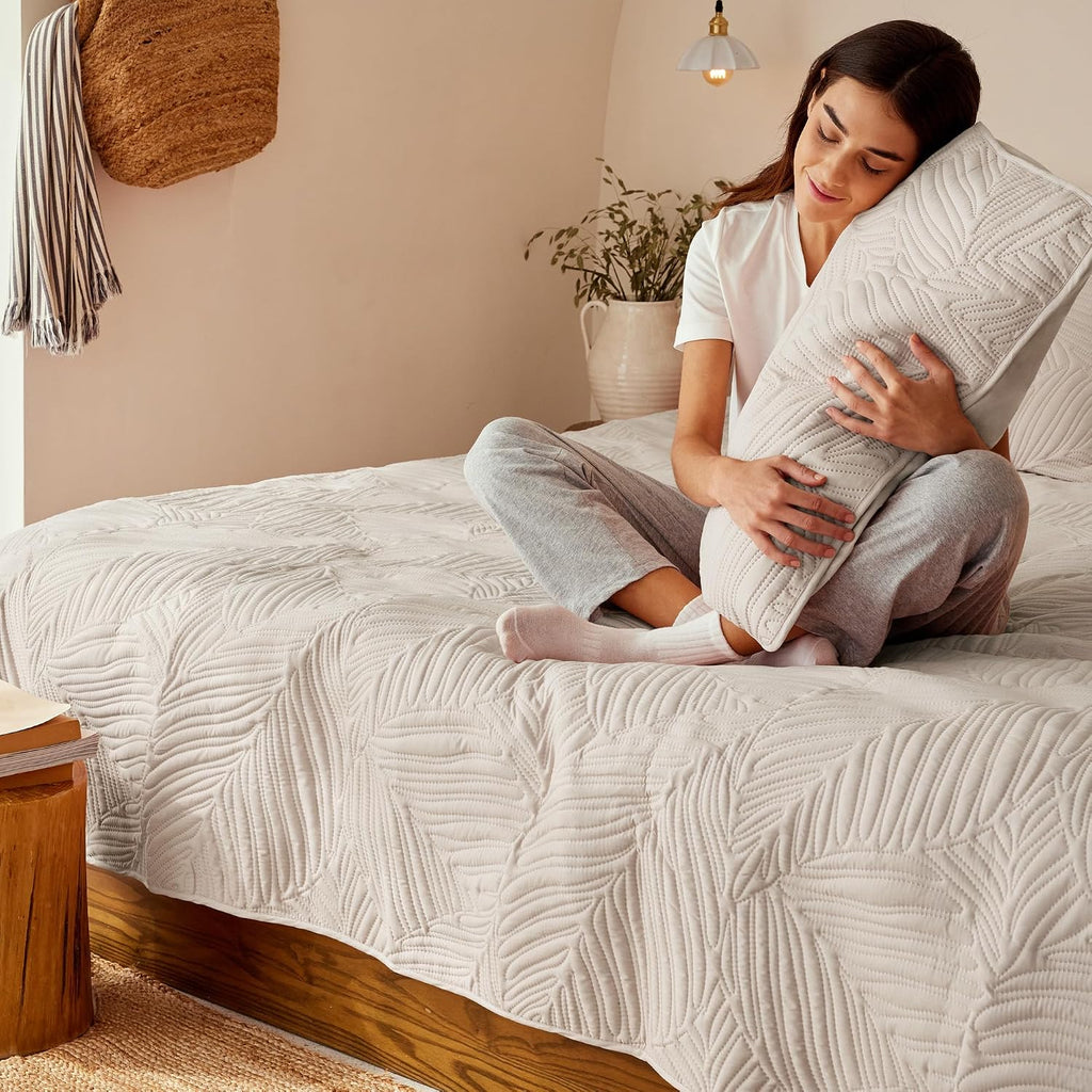 Leaf Pattern Beige Microfiber Quilt Set
