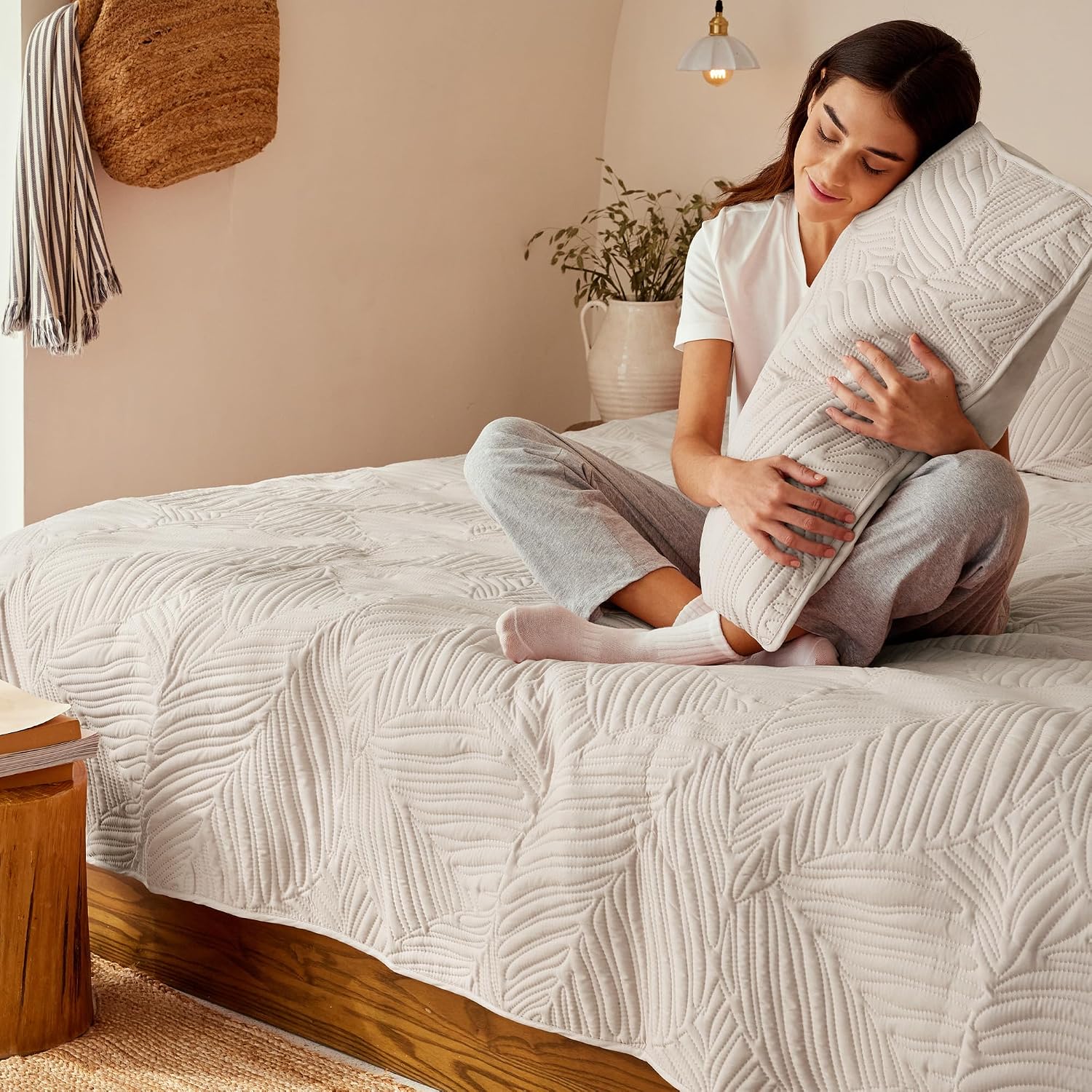 Leaf Pattern Beige Microfiber Quilt Set
