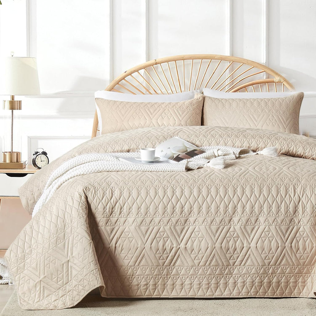 Geometric Beige Microfiber Quilt Set