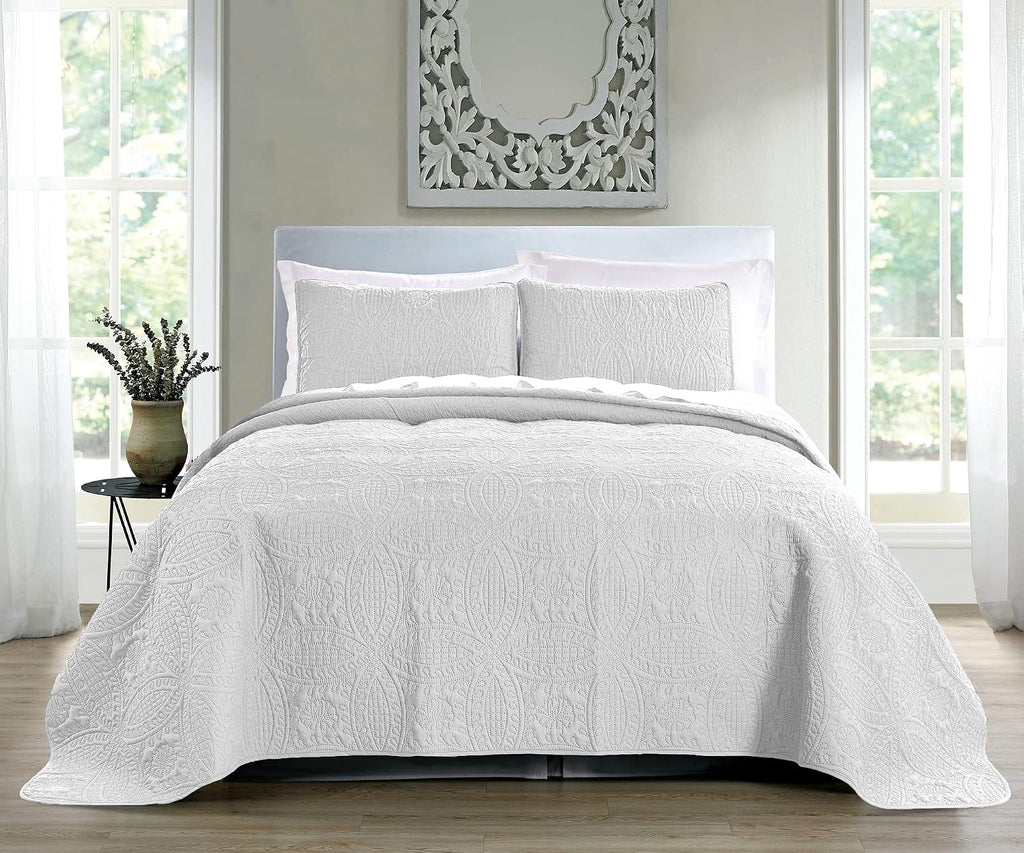 Geometric White Microfiber Quilt Set