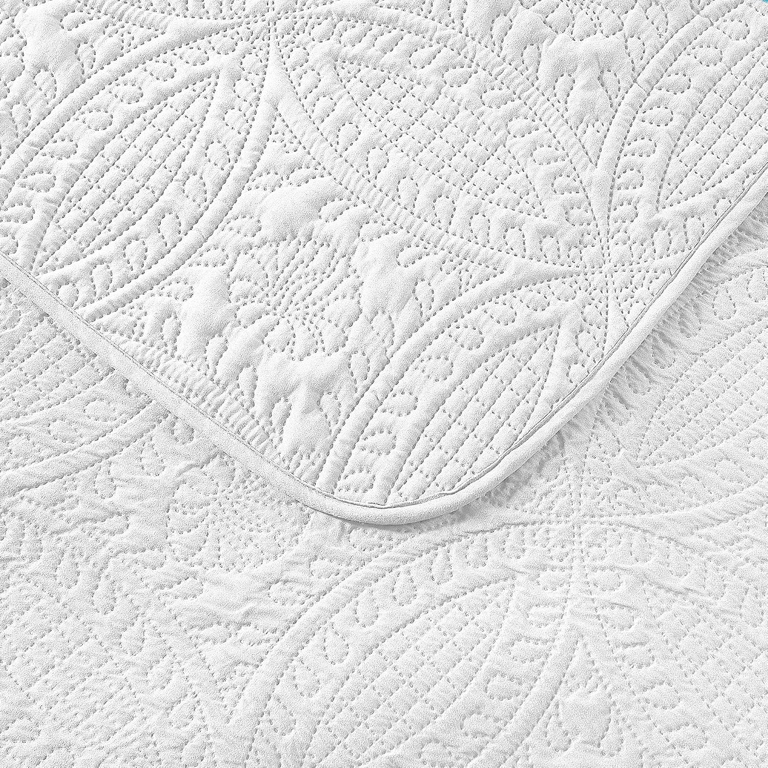 Geometric White Microfiber Quilt Set